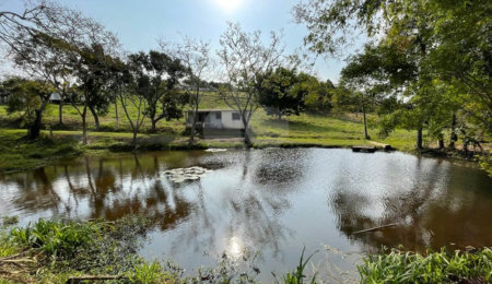 Chácara à venda ou para alugar com 4 quartos, sendo 1 suíte,  em Chácaras Rurais Guararema, Jacareí, SP