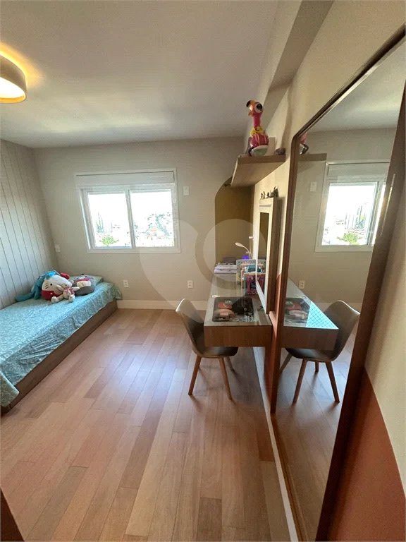 Apartamento à venda no bairro Vila Regente Feijó com 165 m² de área útil construída, com 3 dormitórios, sendo 3 suítes,Mobiliado com 3 Suítes 3 Vagas no Araribá Home Resort