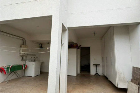 Casa à venda com 3 quartos, sendo 1 suíte, no condomínio New Village, Cotia - SP