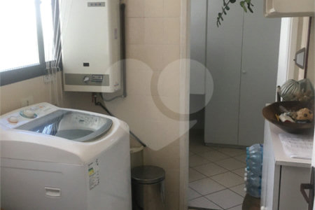 Campo Belo: Elegante Apartamento de 113 m² com Suíte e 2 Vagas em Localização Privilegiada