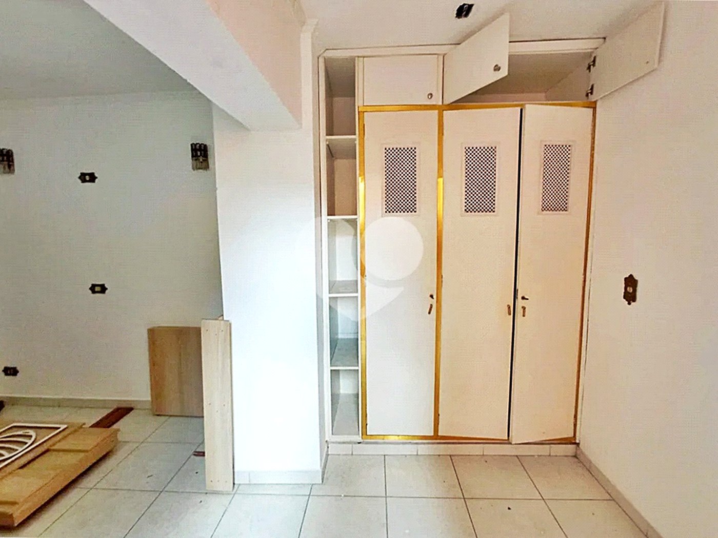 Casa Santa Teresinha | 4 Suítes | 280m² | 3 Vagas | Excelente Localização