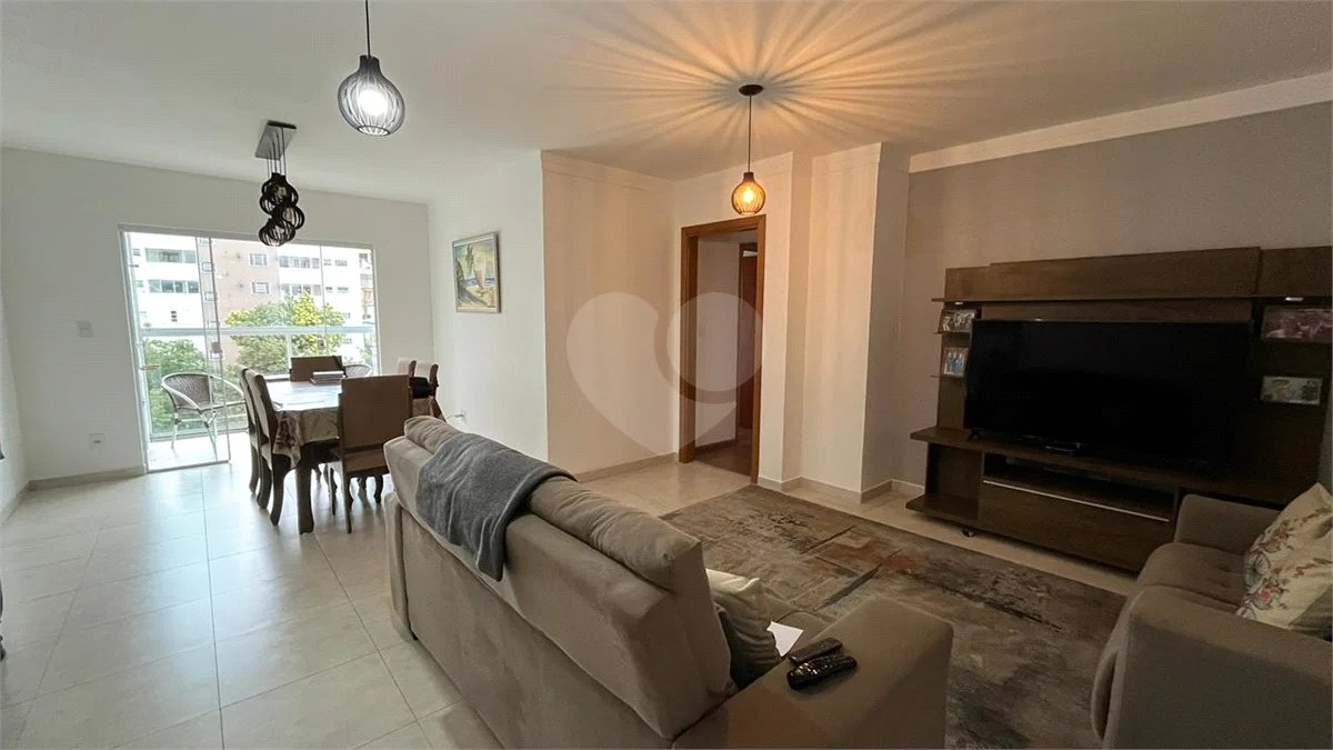 Apartamento à venda com 3 quartos, sendo 1 suíte, no Centro, Poços de Caldas - MG