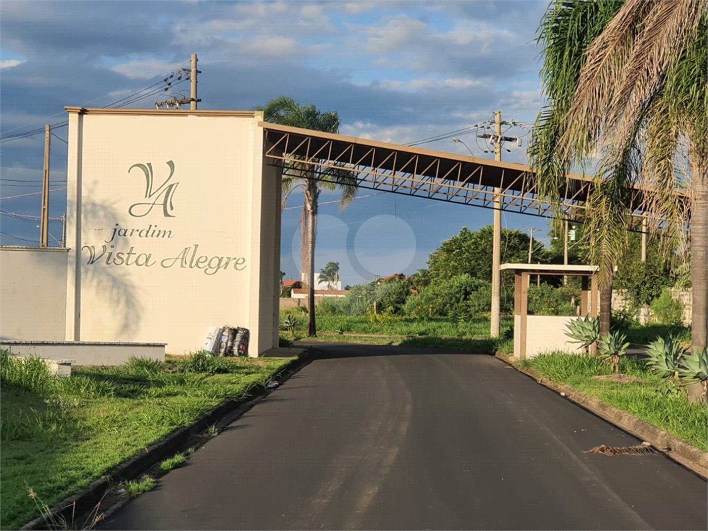 Terreno com 1.000,00 m² de área.