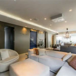 Apartamento de 306m² na melhor região de Moema, 3 suítes, 5 vagas, varanda gourmet, depósito, fora de rota