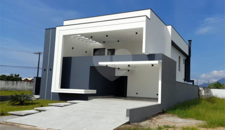 Casa à venda com 5 suítes no condomínio Bougainvillee Residencial IV, Peruíbe - SP