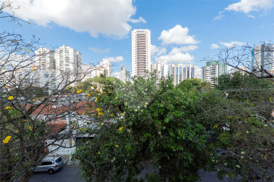 Casa em Condomínio | 98,40 m² | 2 Suítes | Rooftop com Jacuzzi | 2 Vagas | Porteira Fechada