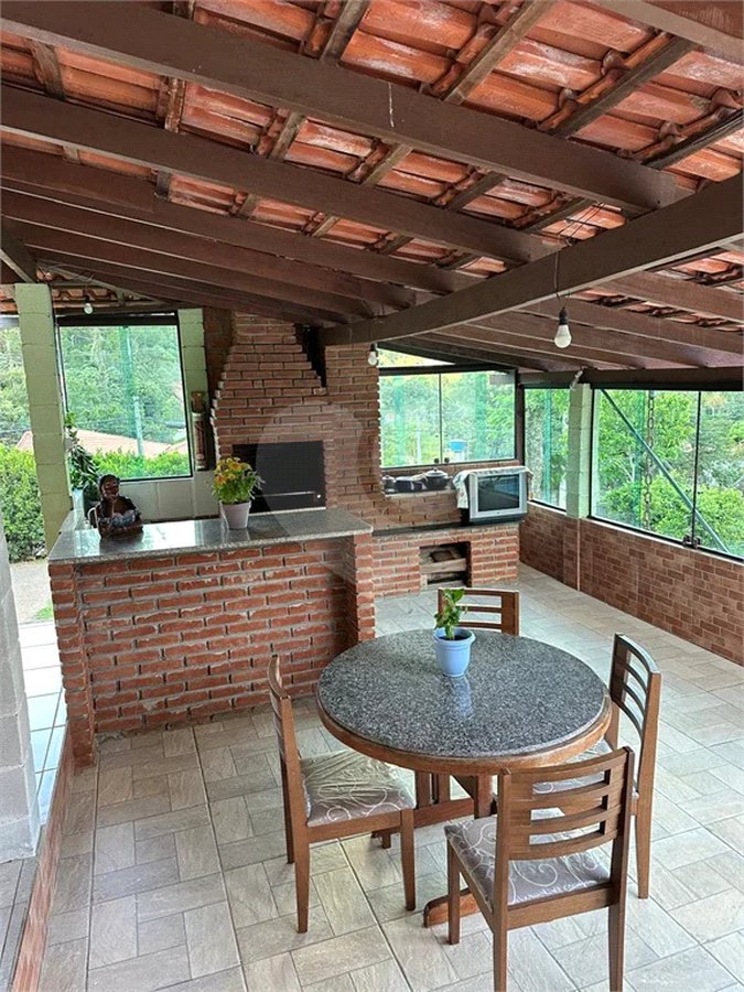 Sítio encantador em Nazaré Paulista – 1.000 m² de terreno, piscina e varanda gourmet