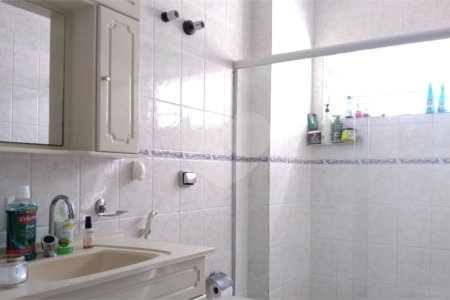 Apartamento com três dormitórios no Bom Retiro.