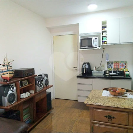 Apartamento à venda com 38m² e 1 dormitório, localizado no bairro Jardim Flor da Montanha.