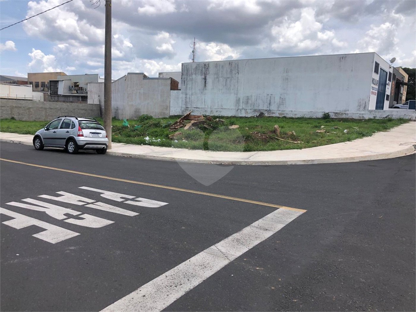 Terreno de 1.322,60 m² a 150 m da Av. Getulio Vargas