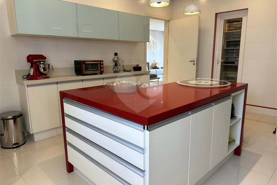 Linda casa a venda no Condomínio Reserva Nova Cantareira. Decoração Moderna ! Imóvel com 3 suítes completas, 6 vagas de garagem.