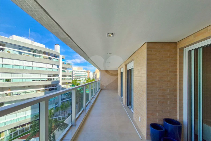 Apartamento à venda com 3 quartos, sendo 1 suíte,  em Riviera de São Lourenço, Bertioga, SP