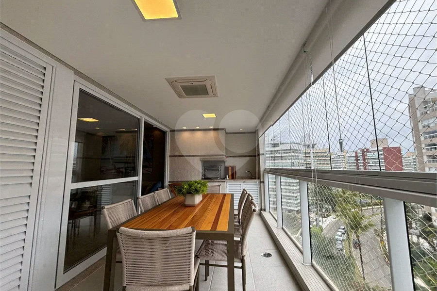 Apartamento à venda com 3 quartos, sendo 2 suítes,  em Riviera de São Lourenço, Bertioga, SP