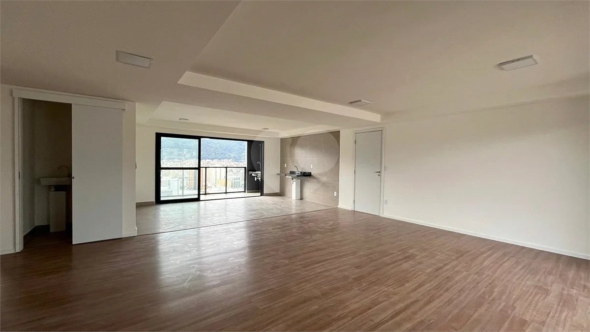 Apartamento à venda com 3 quartos, sendo 3 suítes, no Centro, Poços de Caldas - MG