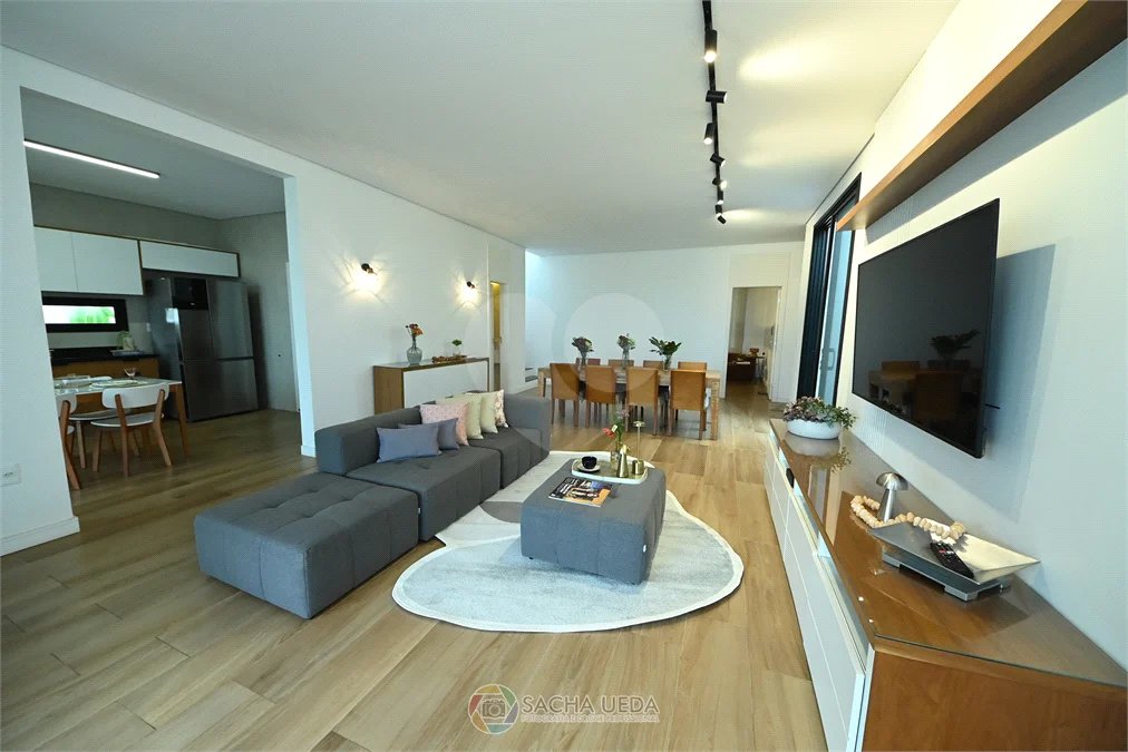 Indaiatuba - SP - Condomínio Helvetia Park - 490 m² Terreno - Sobrado com 307 m² de Área Construída - Escritório com móveis planejados - Sala de estar e jantar ampla e integradas - Cozinha planejada completa, com eletrodomésticos (cooktop, forno, coifa, geladeira, microondas) - Lavanderia