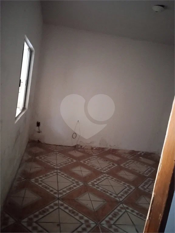Casa com 180m², 3 quartos, 2 garagens, à venda em Guaianazes