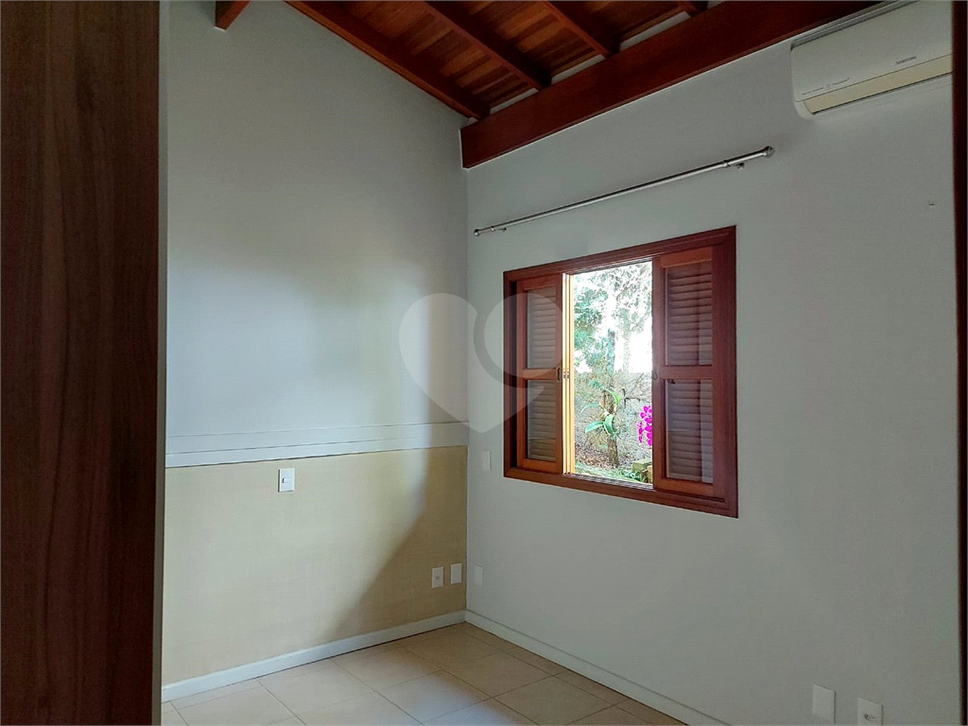 Casa charmosa e elegante localizada no deslumbrante Condomínio Villagio Capriccio Louveira SP
