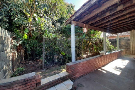 Casa térrea para Jardim Bandeirantes.