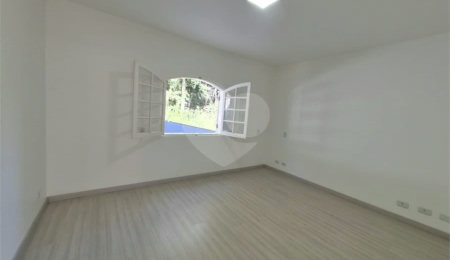 Casa à venda com 2 suítes no condomínio Alpes da Cantareira, Mairiporã - SP