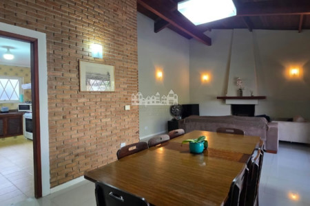 Casa à venda com 4 quartos, sendo 2 suítes, em Vila Petrópolis, Atibaia, SP