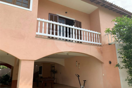 Casa ampla à venda no Vale das Flores em Atibaia