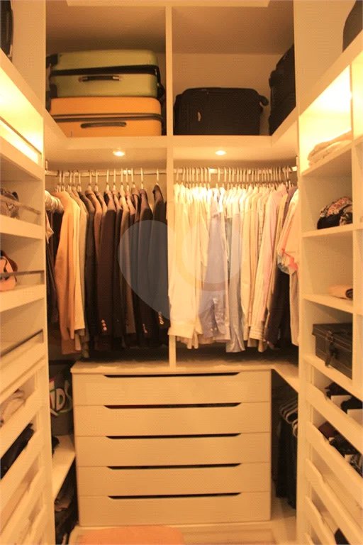 Apartamento na Vila Mariana com 5 dormitórios 04 suítes à venda