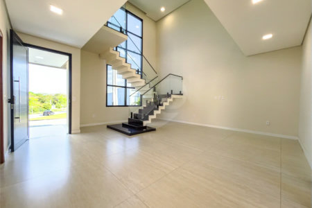Indaiatuba - Condomínio Milano - Sobrado - 350 m² de terreno - 240 m² de área construída - 4 vagas de garagem, sendo 2 cobertas - Salas de estar e jantar integradas - 3 suítes com closet e varanda no pavimento superior - Escritório no térreo - Espaço gourmet com churrasqueira - Banheiro externo