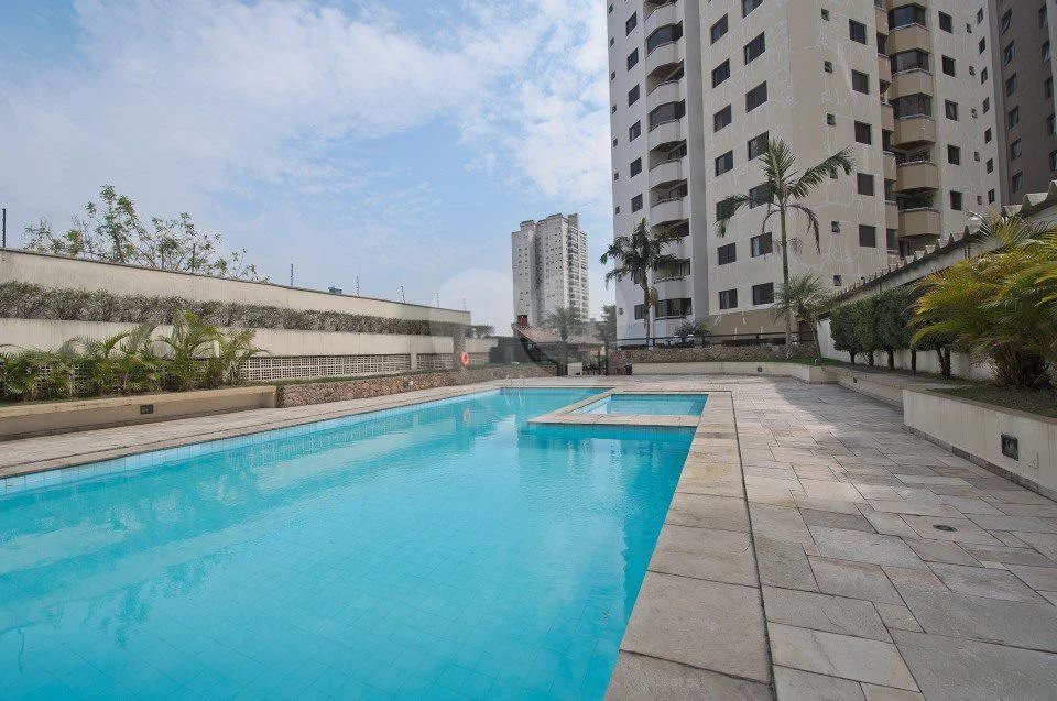 Linda cobertura Duplex om 3 dormitórios, sendo uma suíte com armários e ar condicionado e 2 vagas .