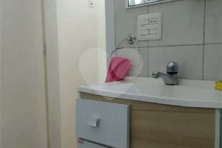 Apartamento Reformado à Venda – Localização Privilegiada!
