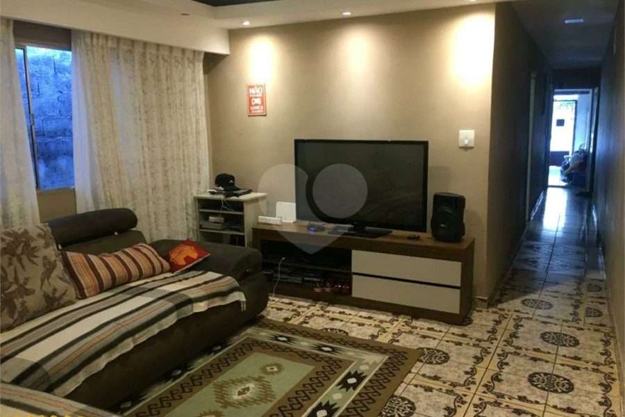 Terreno com 350m2 de área total, localizado no melhor da Vila Santa Catarina !!