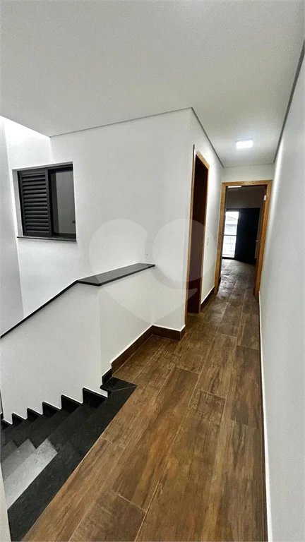 Sobrado Novinho com excelente acabamento e quintal com área gourmet e churrasqueira