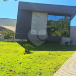 Casa a venda com 04 suítes área gourmet e 6 vagas para autos em condominio fechado Atibaia