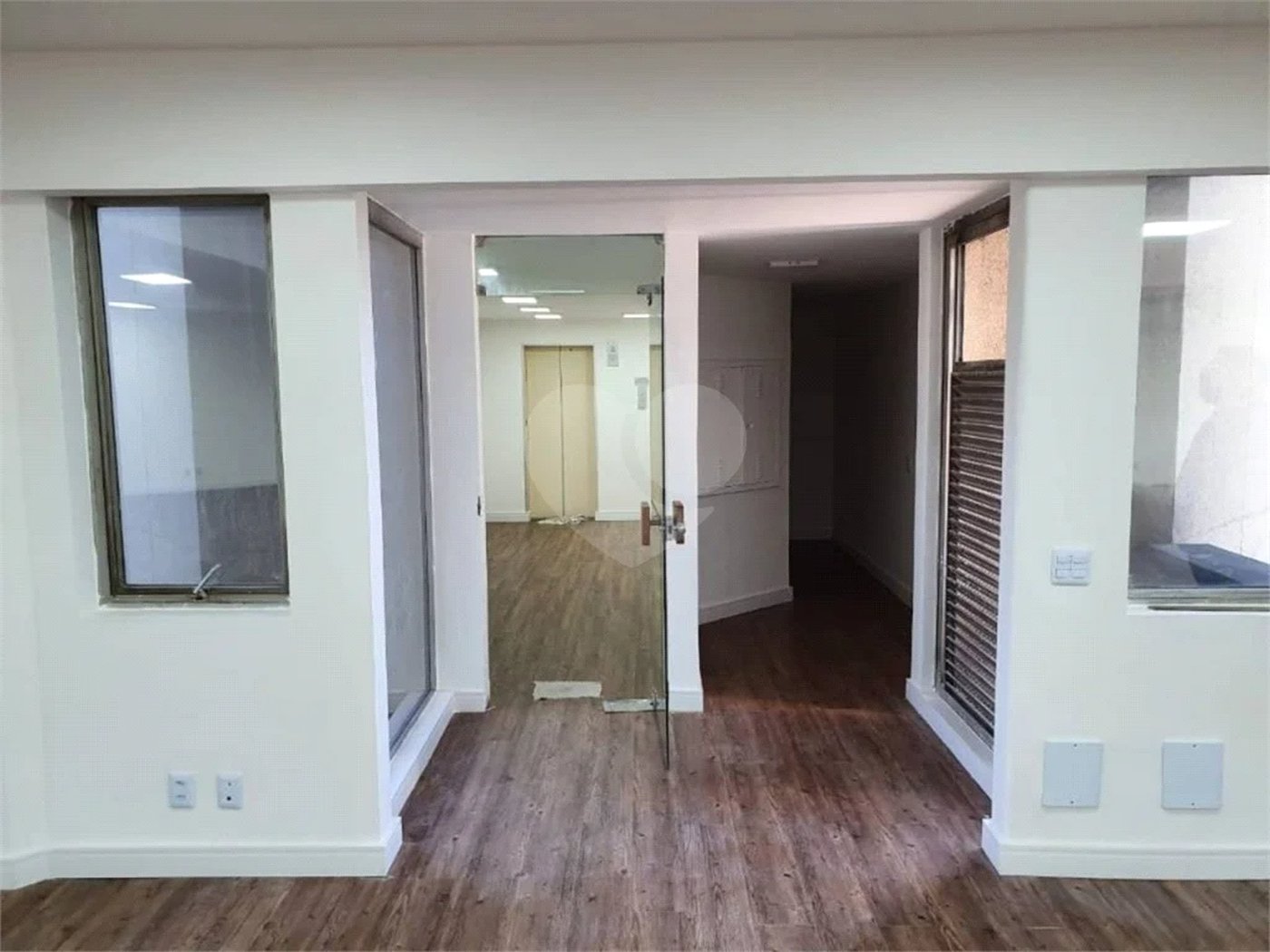 Sala comercial para locação e venda. 204m² AU
