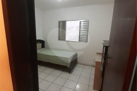 Casa com 250m², 4 dormitórios, 2 vagas.