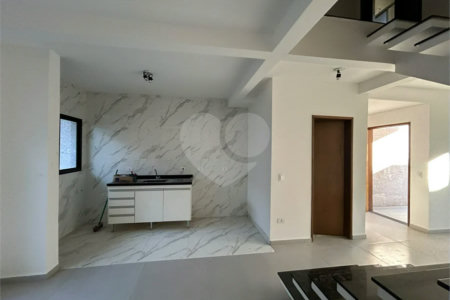 Casa à venda com 3 quartos, sendo 1 suíte, no condomínio Marselha VI, São Roque - SP