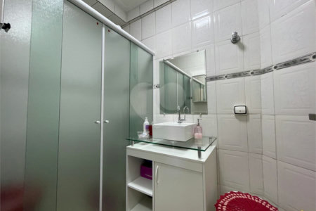 Apartamento á venda na Bela Vista com 57m² reformado e com armário embutido.