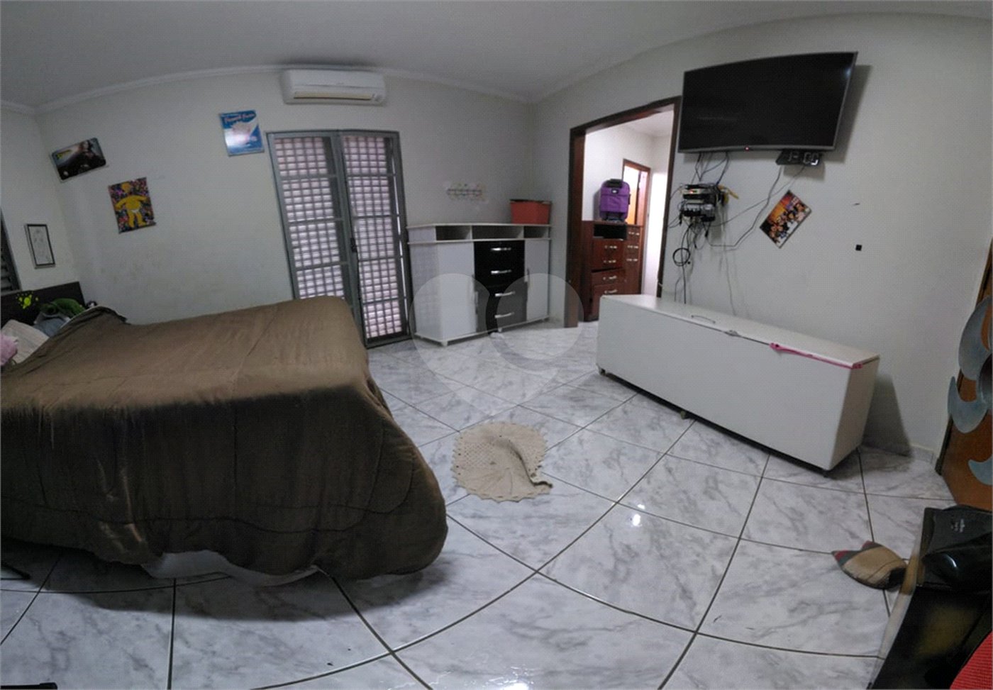 Sobrado com 3 suítes.
