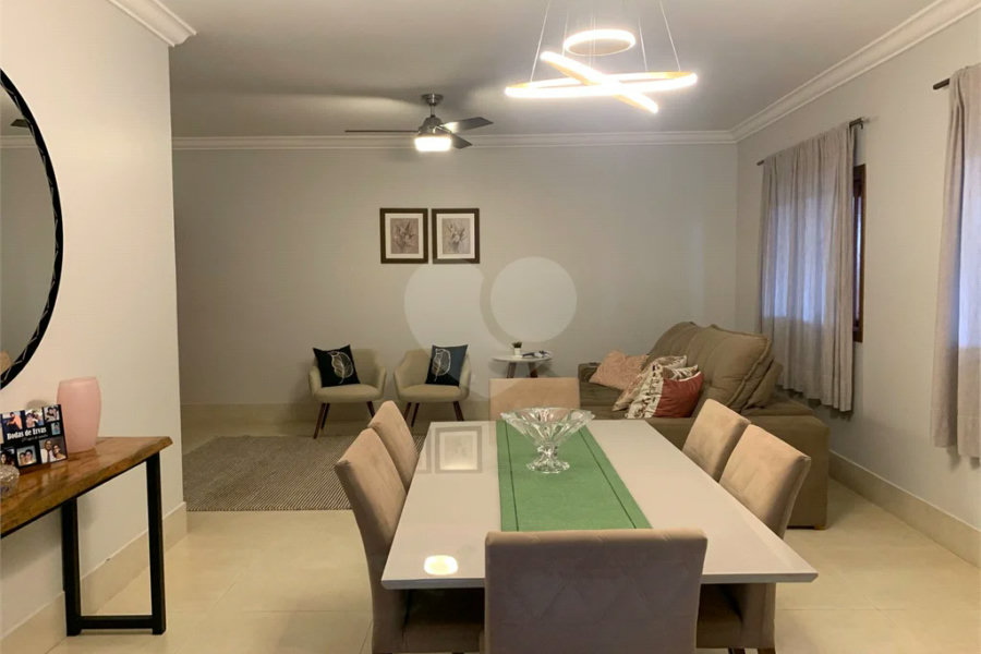 Linda Casa à Venda no Bairro Santa Rosa, na cidade de Piracicaba-SP.