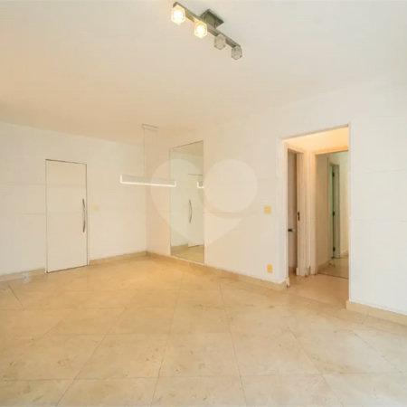 Apartamento à venda em Moema