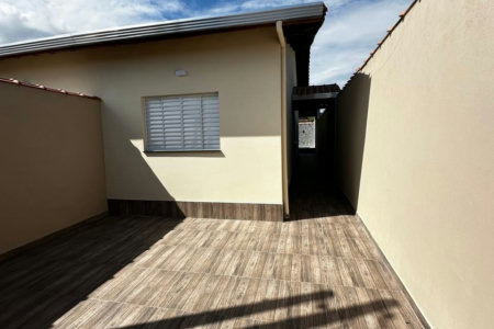 Casa à venda com 2 quartos, sendo 1 suíte, em Nova Itanhaém, Itanhaém - SP