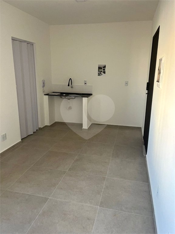 Sobre kitnet com 20 m² para alugar em São Paulo - SP
