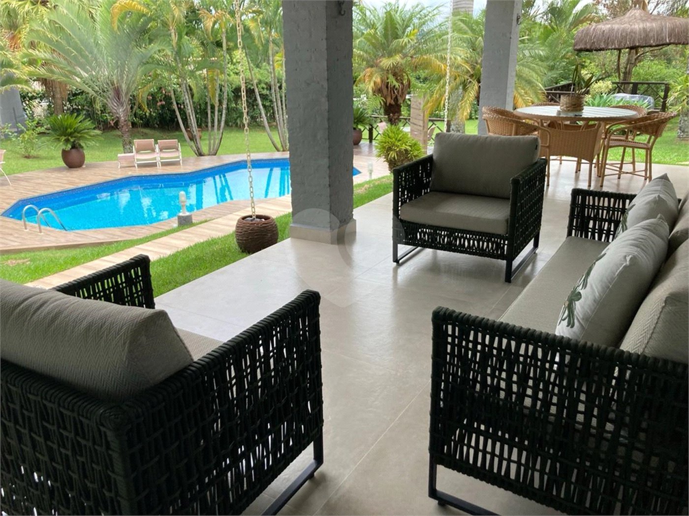 Chácara no Condomínio Vale das Laranjeiras em Indaiatuba SP - Venda - R$ 3,600.000,00 - Locaçao - R$ 30.000,00 mais encargos - Linda, espaçosa, aconchegante, acabamento de alto padrão em rua tranquila e arborizada, em um dos Condomínios mais valorizados de Indaiatuba. Com fácil acesso as principa