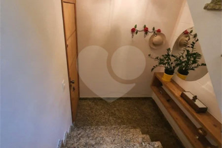 Sobrado com 180m² , 3 dormitórios , sendo 3 suítes , 3 vagas de garagem , churrasqueira e Jardim de inverno , à venda na Vila Scarpelli , Santo André.