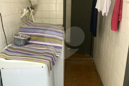 Casa com 4 dormitórios na Saúde.