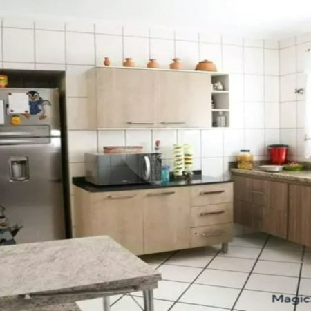 Casa com 120m² , 4 dormitórios , sendo 1 suíte , 3 vagas de garagem , à venda no Jabaquara.