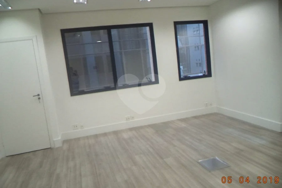 Conjunto comercial na Vila Olimpia