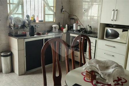 Casa com 150m² , 1 dormitório , 1 vaga de garagem , precisando de reforma , `venda na Penha.