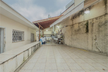 Casa com 3 Dormitórios e 2 suítes à Venda no Bairro da Saúde