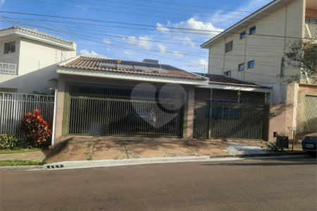 Bela casa com boa localização no bairro Portal do Sol