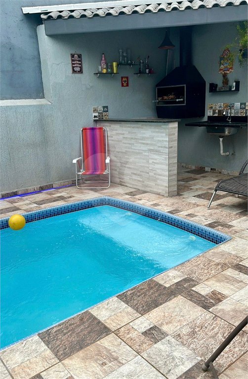 Casa Térrea à Venda com 3 dormitórios em Atibaia/SP
